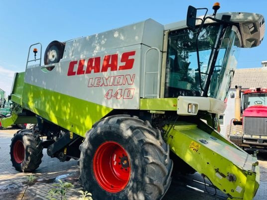 Claas LEXION 440 - Combine harvester: picture 4 Claas LEXION 440 - Combine harvester: picture 4