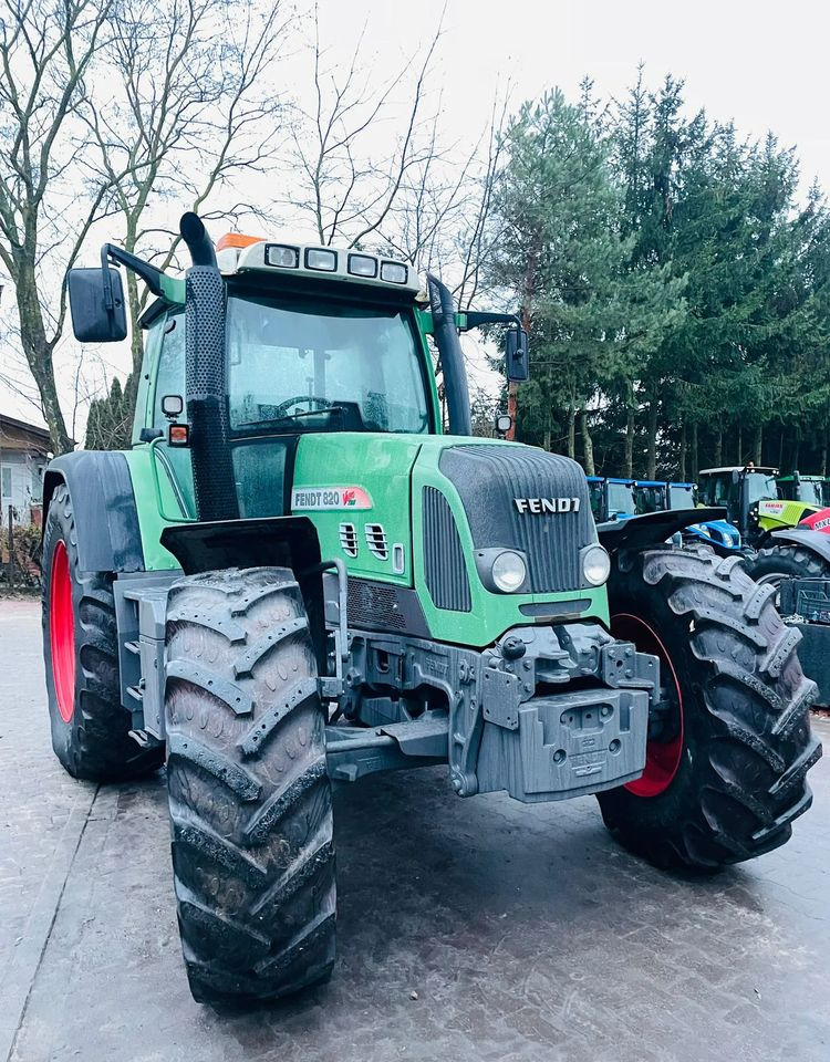 Farm tractor Fendt 820: picture 6