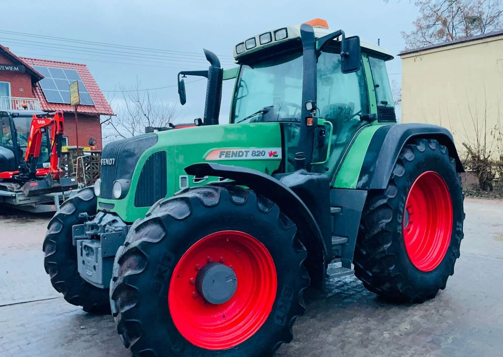 Farm tractor Fendt 820: picture 14