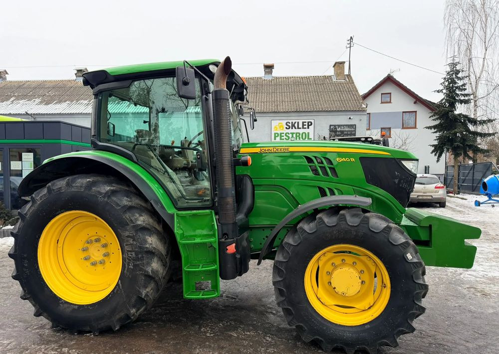John Deere 6140R - Farm tractor: picture 4 John Deere 6140R - Farm tractor: picture 4