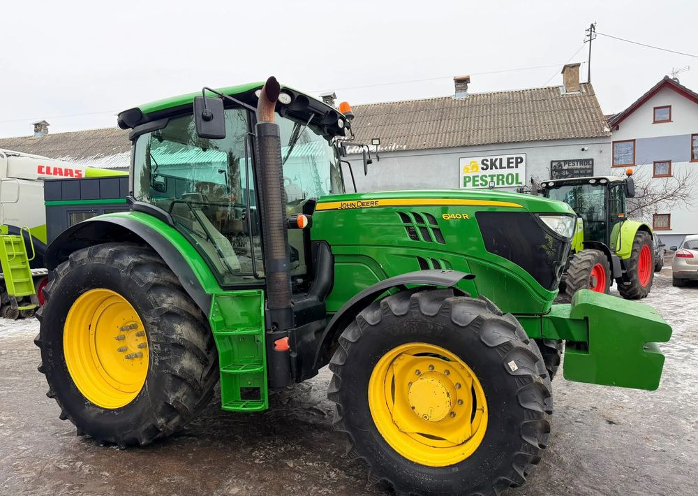 John Deere 6140R - Farm tractor: picture 5 John Deere 6140R - Farm tractor: picture 5