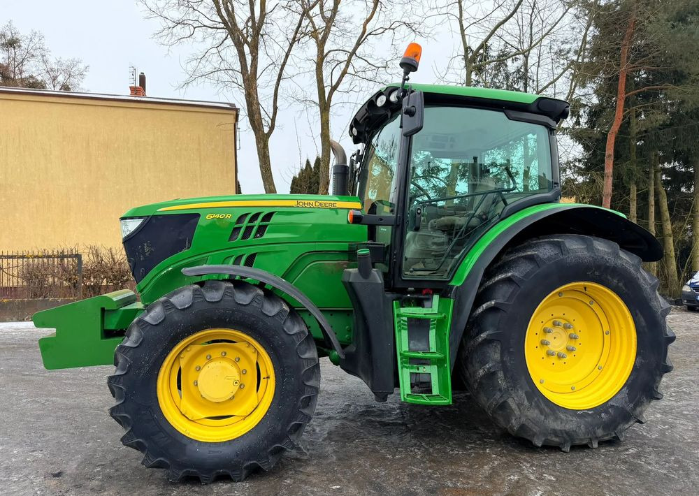 John Deere 6140R - Farm tractor: picture 3 John Deere 6140R - Farm tractor: picture 3