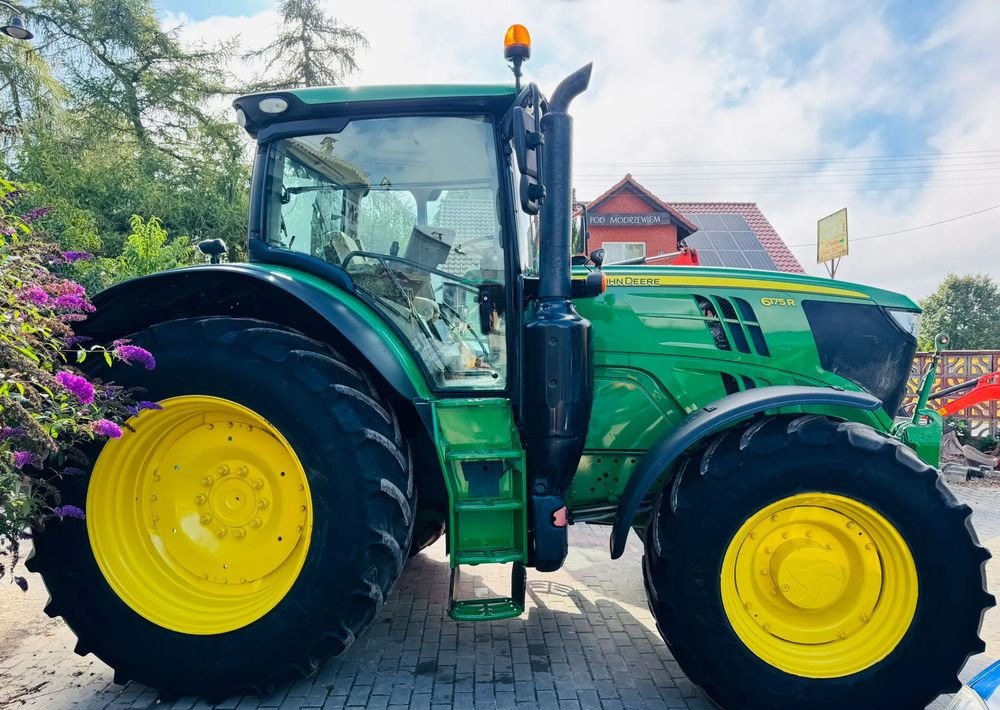 John Deere 6175R - Farm tractor: picture 3 John Deere 6175R - Farm tractor: picture 3