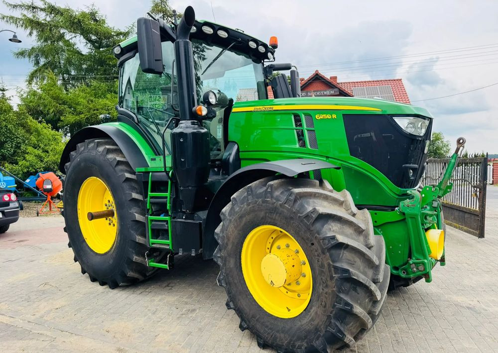John Deere 6250R - Farm tractor: picture 5 John Deere 6250R - Farm tractor: picture 5