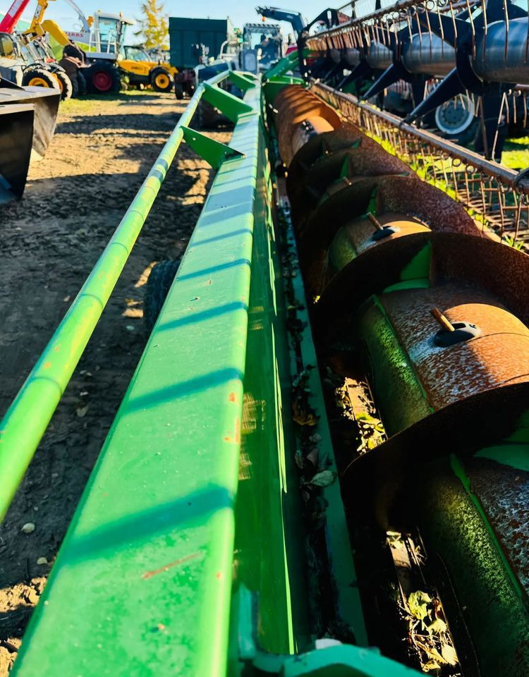 John Deere 630R - Combine header: picture 5 John Deere 630R - Combine header: picture 5