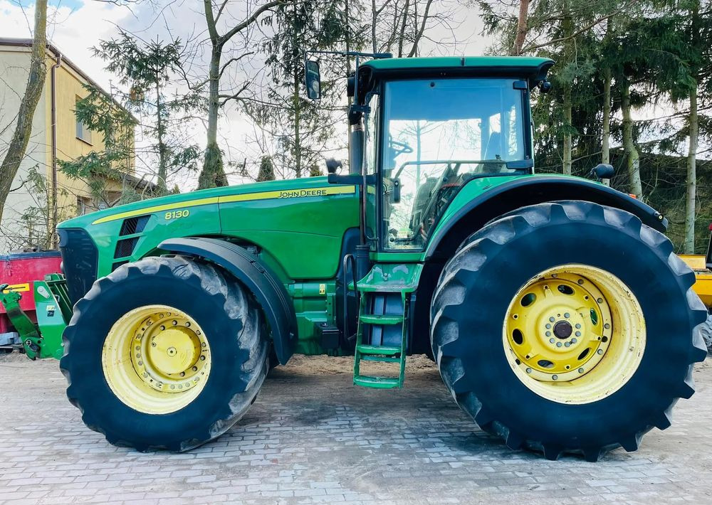 Farm tractor John Deere 8130: picture 10