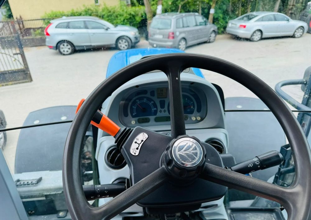 New Holland T7.210 - Farm tractor: picture 2 New Holland T7.210 - Farm tractor: picture 2