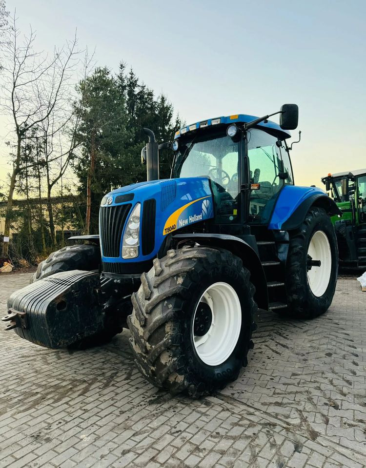 New Holland T8040 - Farm tractor: picture 2 New Holland T8040 - Farm tractor: picture 2