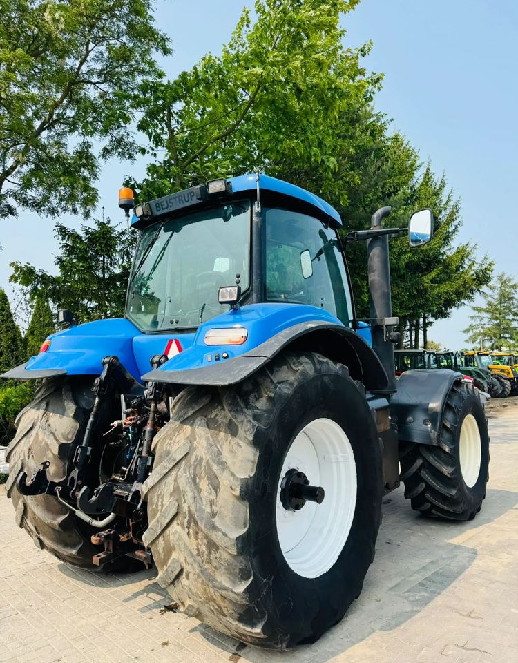 New Holland T8040 - Farm tractor: picture 3 New Holland T8040 - Farm tractor: picture 3