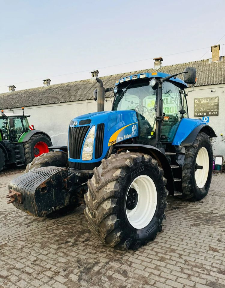 New Holland T8040 - Farm tractor: picture 1 New Holland T8040 - Farm tractor: picture 1