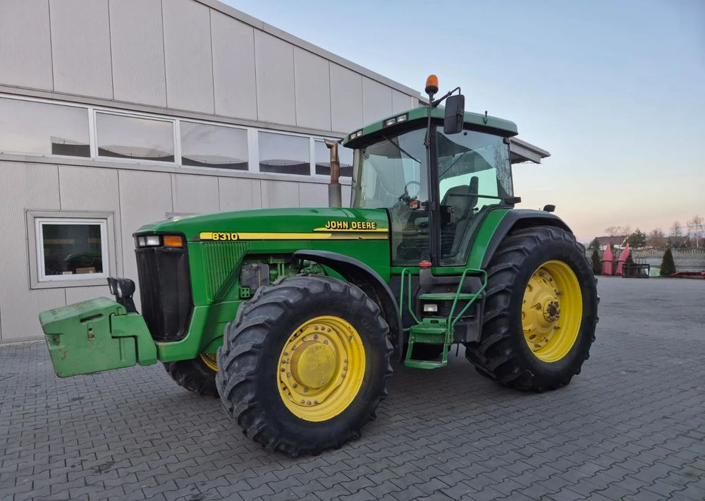 John Deere 8310 - Farm tractor: picture 1 John Deere 8310 - Farm tractor: picture 1