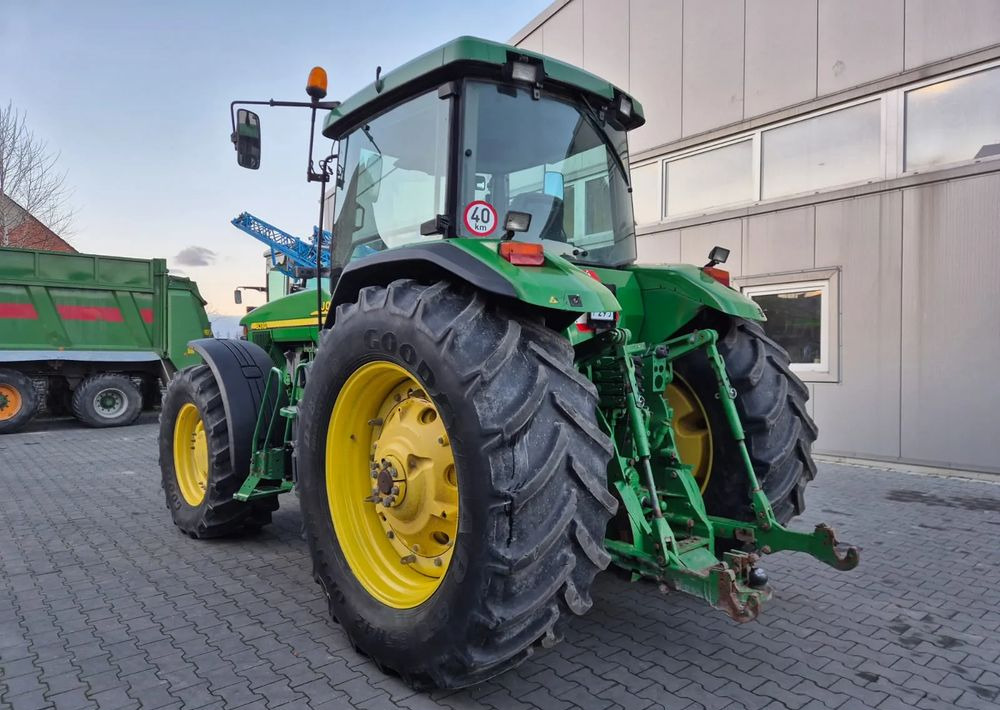 John Deere 8310 - Farm tractor: picture 5 John Deere 8310 - Farm tractor: picture 5