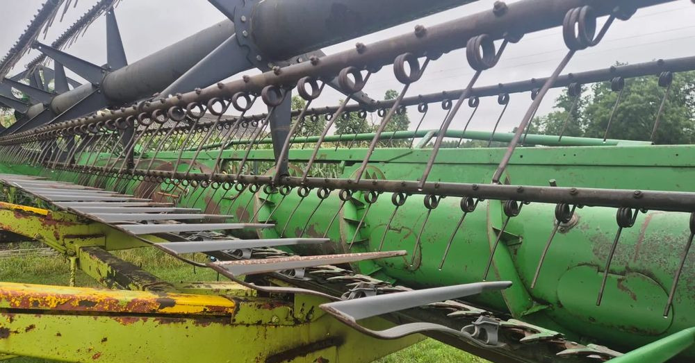 John Deere 922 - Combine header: picture 5 John Deere 922 - Combine header: picture 5