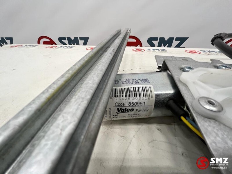 DAF Raambediening rechts - Window lift motor for Truck: picture 4 DAF Raambediening rechts - Window lift motor for Truck: picture 4