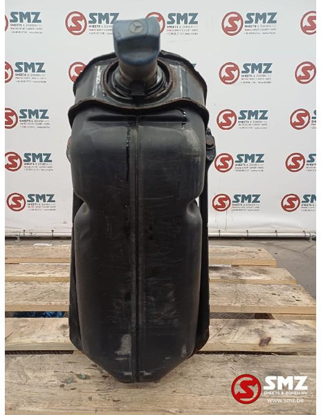 Mercedes-Benz Occ AdBluetank + AdBlueniveausensor 60L Mercedes - Fuel processing/ Fuel delivery for Truck: picture 3 Mercedes-Benz Occ AdBluetank + AdBlueniveausensor 60L Mercedes - Fuel processing/ Fuel delivery for Truck: picture 3