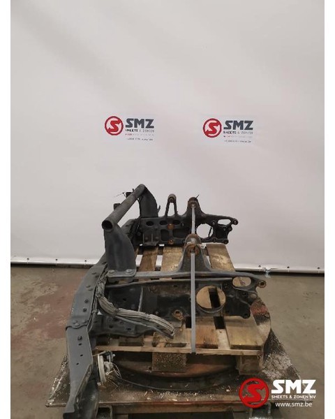 Mercedes-Benz Occ Bumperbalk vooraan met steunen Atego 1828 - Bumper for Truck: picture 2 Mercedes-Benz Occ Bumperbalk vooraan met steunen Atego 1828 - Bumper for Truck: picture 2