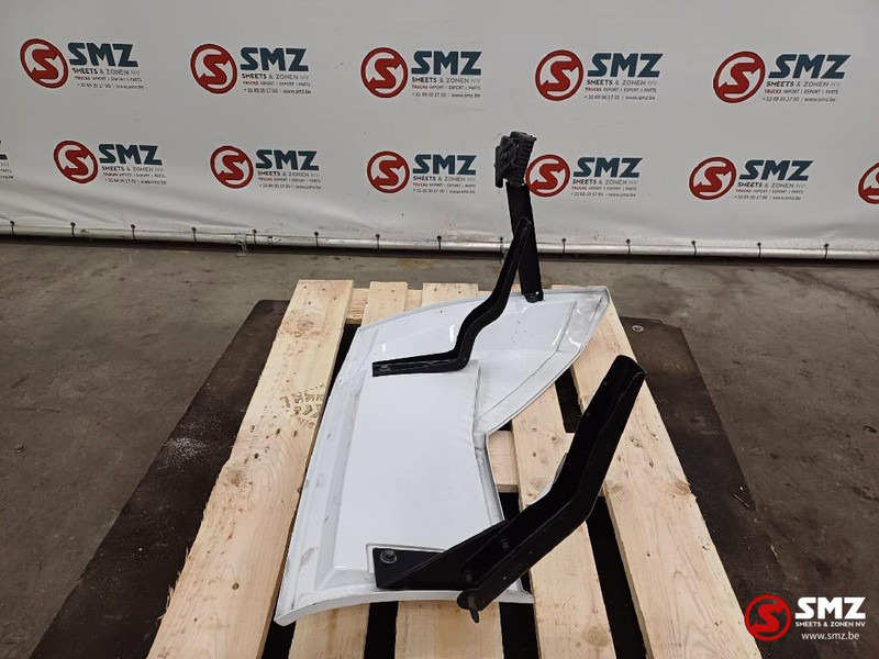 Mercedes-Benz Occ cabinespoiler links Mercedes - Aerodynamics/ Spoiler for Truck: picture 5 Mercedes-Benz Occ cabinespoiler links Mercedes - Aerodynamics/ Spoiler for Truck: picture 5