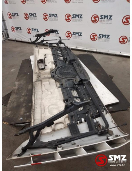 Mercedes-Benz Occ motorkap + windgeleider links Mercedes - Hood for Truck: picture 2 Mercedes-Benz Occ motorkap + windgeleider links Mercedes - Hood for Truck: picture 2