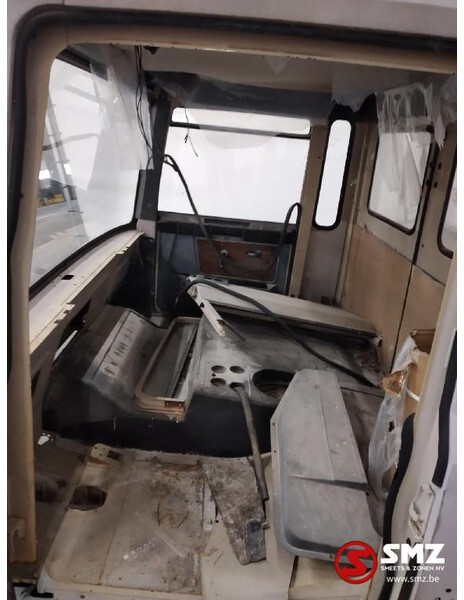 Renault Occ cabine compleet Renault R - Cab and interior for Truck: picture 5 Renault Occ cabine compleet Renault R - Cab and interior for Truck: picture 5