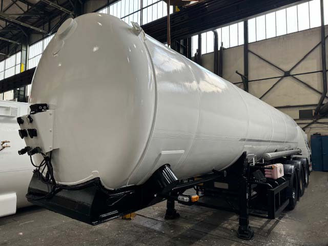 CRYOLOR Gas tank semi-trailer cryogenic used for nitrogen, argon, oxygen, LIN, LOX, LAR. - Tanker semi-trailer: picture 2 CRYOLOR Gas tank semi-trailer cryogenic used for nitrogen, argon, oxygen, LIN, LOX, LAR. - Tanker semi-trailer: picture 2