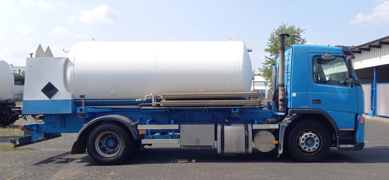 VOLVO Gas tank truck cryogenic used for oxygen, argon, nitrogen - Tanker truck: picture 3 VOLVO Gas tank truck cryogenic used for oxygen, argon, nitrogen - Tanker truck: picture 3