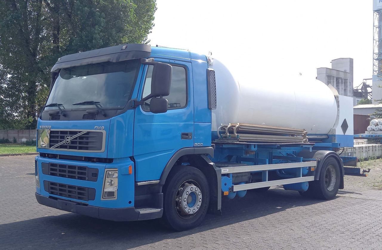 VOLVO Gas tank truck cryogenic used for oxygen, argon, nitrogen - Tanker truck: picture 2 VOLVO Gas tank truck cryogenic used for oxygen, argon, nitrogen - Tanker truck: picture 2