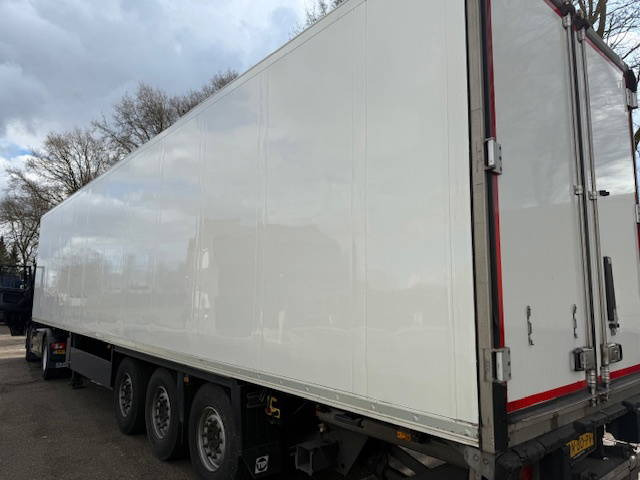 Schmitz Cargobull Vector 1550 Laadklep liftas - Refrigerator semi-trailer: picture 2 Schmitz Cargobull Vector 1550 Laadklep liftas - Refrigerator semi-trailer: picture 2