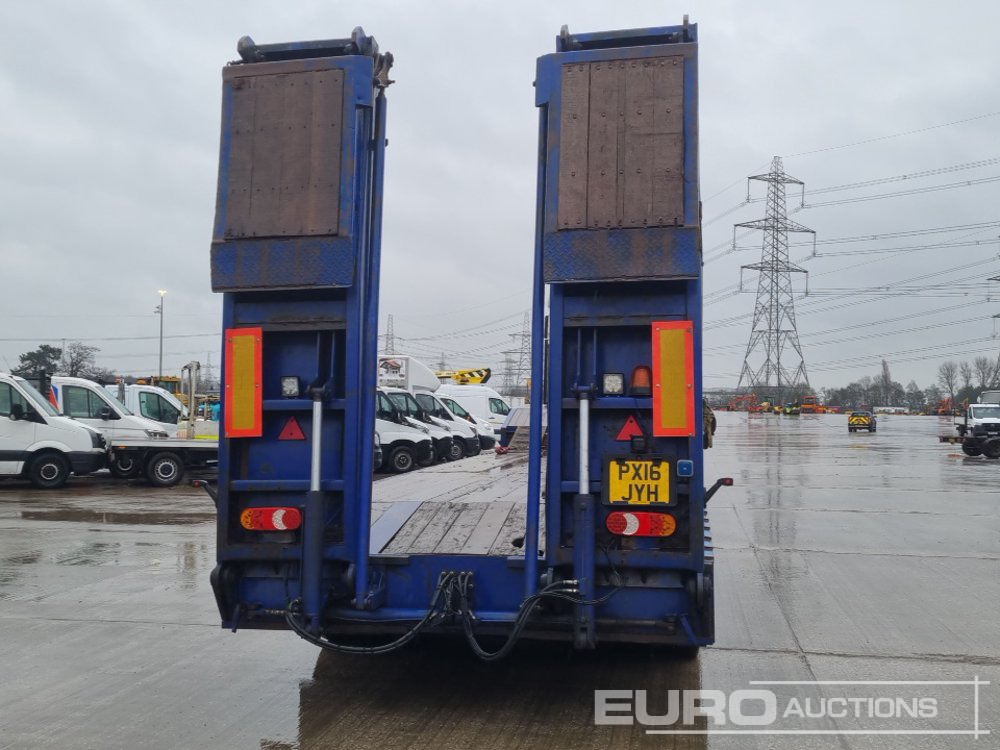 2005 Tirsan Tri Axle Step Frame Low Loader Trailer, Neck Ramps, Out Riggers, Hydraulic Flip Toe Ramps - Low loader semi-trailer: picture 4 2005 Tirsan Tri Axle Step Frame Low Loader Trailer, Neck Ramps, Out Riggers, Hydraulic Flip Toe Ramps - Low loader semi-trailer: picture 4