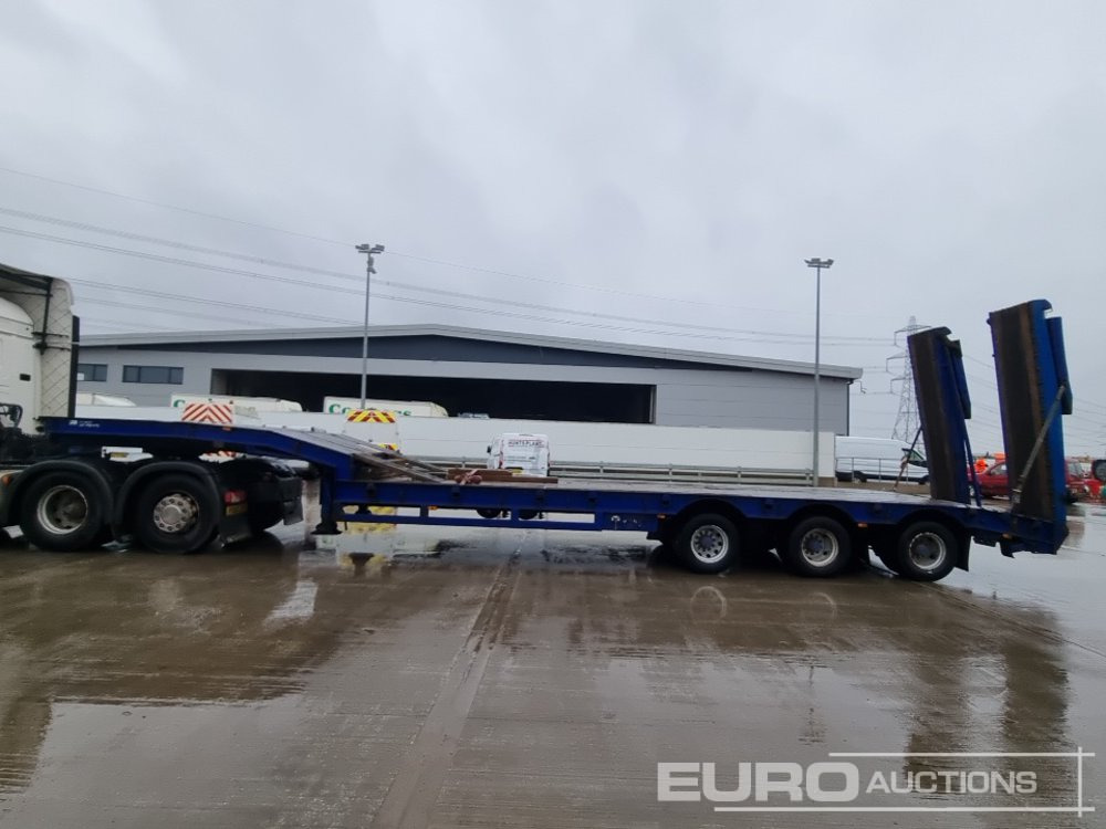 2005 Tirsan Tri Axle Step Frame Low Loader Trailer, Neck Ramps, Out Riggers, Hydraulic Flip Toe Ramps - Low loader semi-trailer: picture 2 2005 Tirsan Tri Axle Step Frame Low Loader Trailer, Neck Ramps, Out Riggers, Hydraulic Flip Toe Ramps - Low loader semi-trailer: picture 2