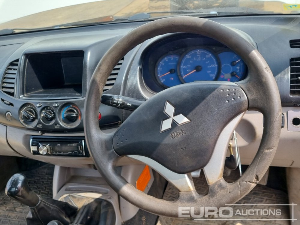 Pickup truck 2008 Mitsubishi L200: picture 27