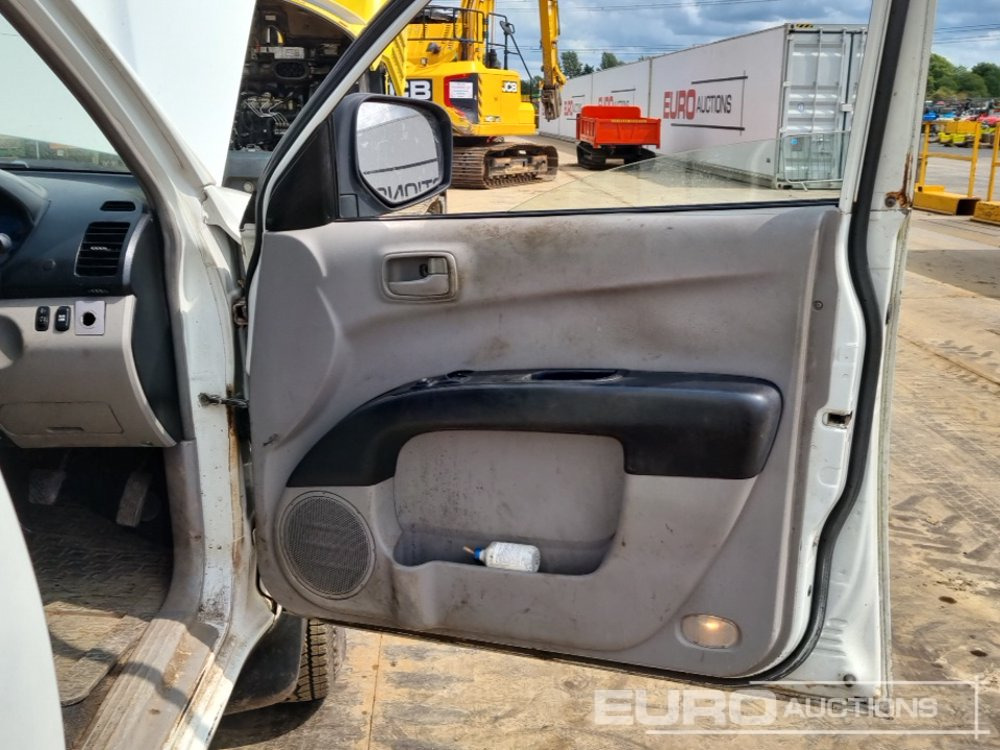 Pickup truck 2008 Mitsubishi L200: picture 24
