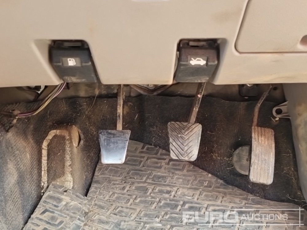 Pickup truck 2008 Mitsubishi L200: picture 26