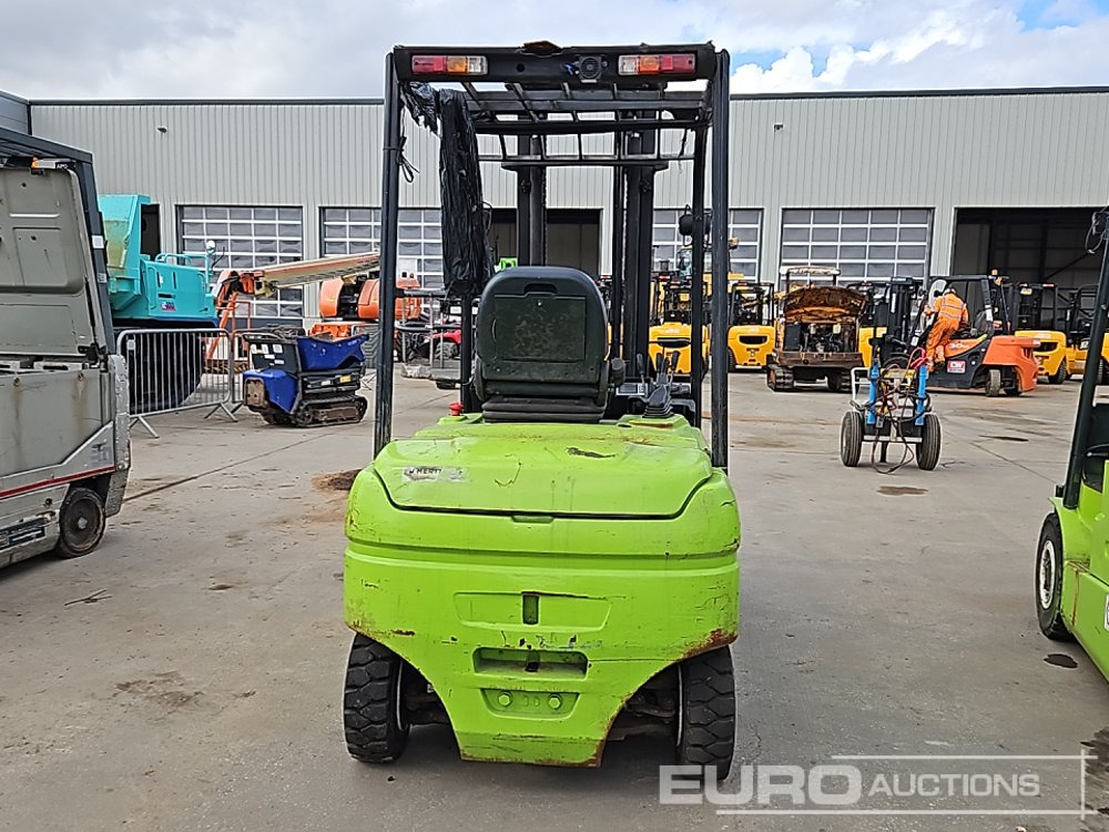 2013 Clark GEX30 - Forklift: picture 4 2013 Clark GEX30 - Forklift: picture 4