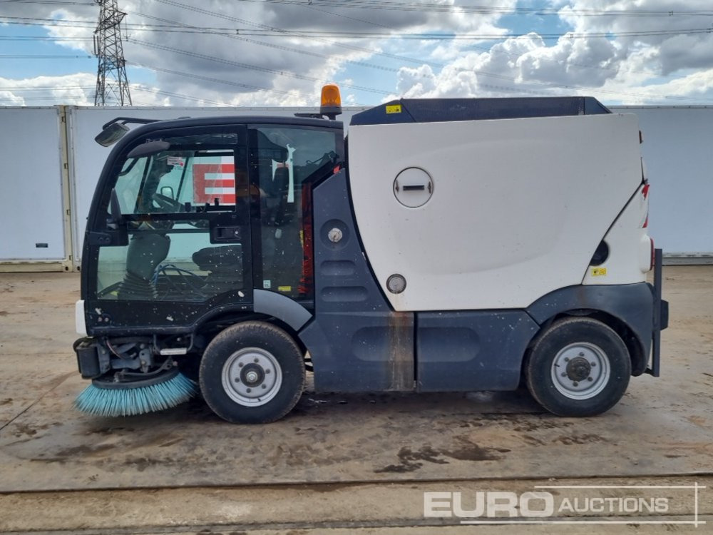 2014 Mathieu MC200 - Road sweeper: picture 2 2014 Mathieu MC200 - Road sweeper: picture 2