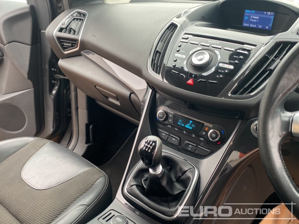 SUV 2015 Ford Kuga: picture 17