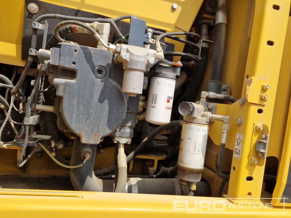 Crawler excavator 2015 Komatsu PC210LC-10: picture 43