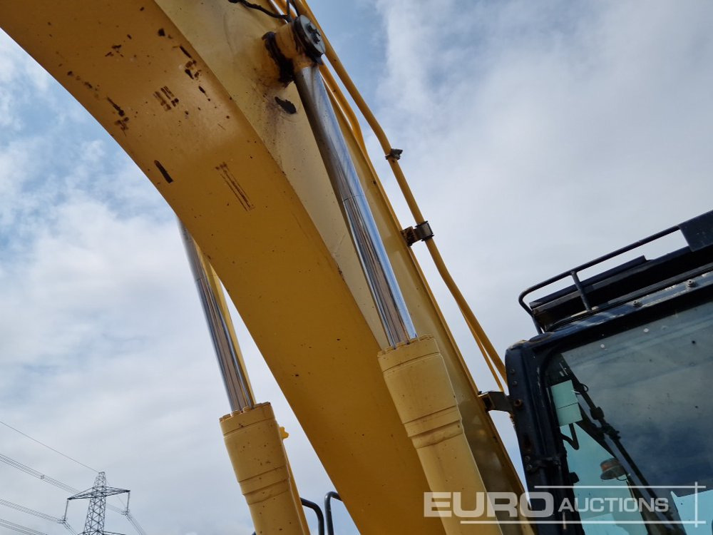 Crawler excavator 2015 Komatsu PC210LC-10: picture 16
