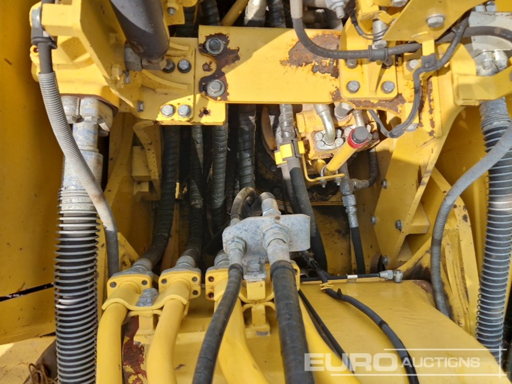 Crawler excavator 2015 Komatsu PC210LC-10: picture 33