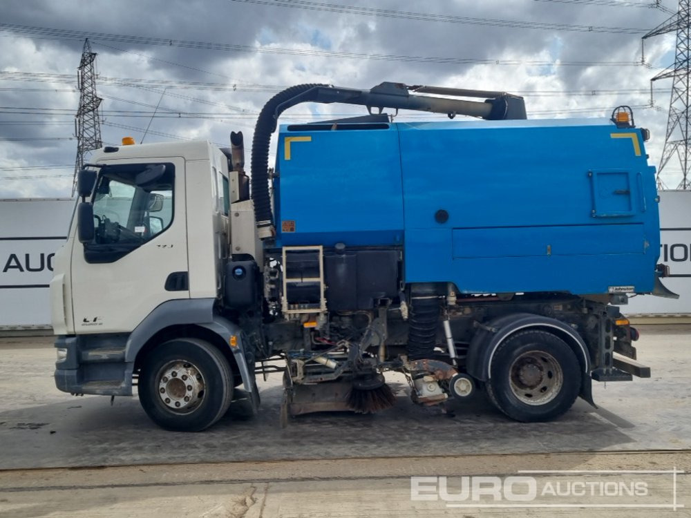2016 DAF LF220 - Road sweeper: picture 2 2016 DAF LF220 - Road sweeper: picture 2