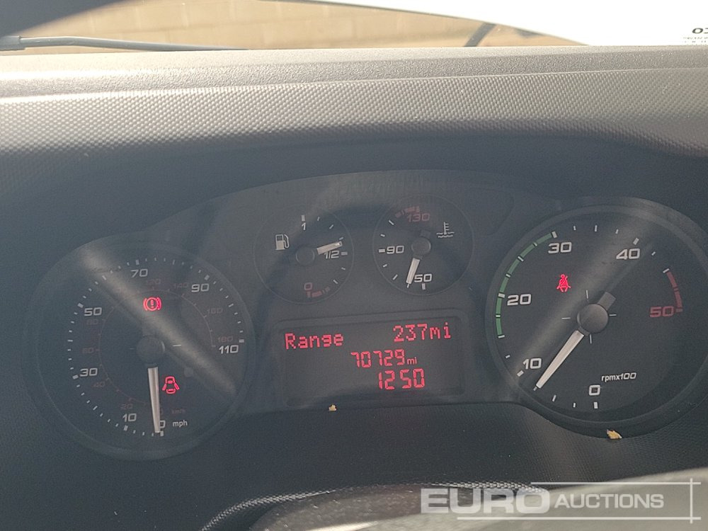 Combi van 2016 Iveco Daily 35S11: picture 37