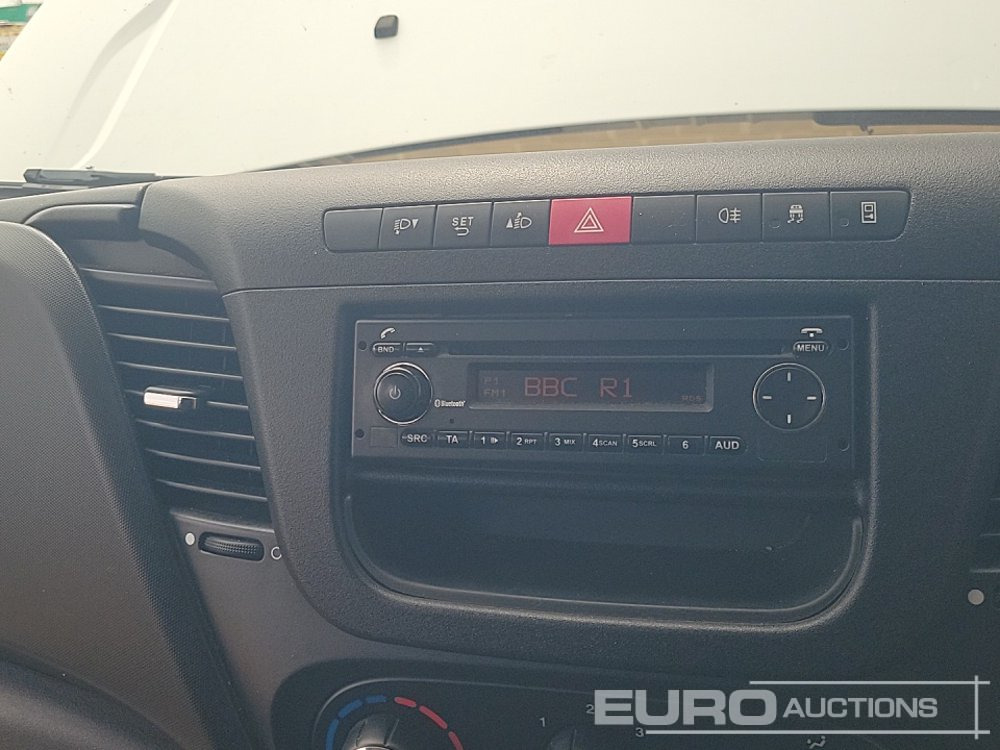Combi van 2016 Iveco Daily 35S11: picture 41