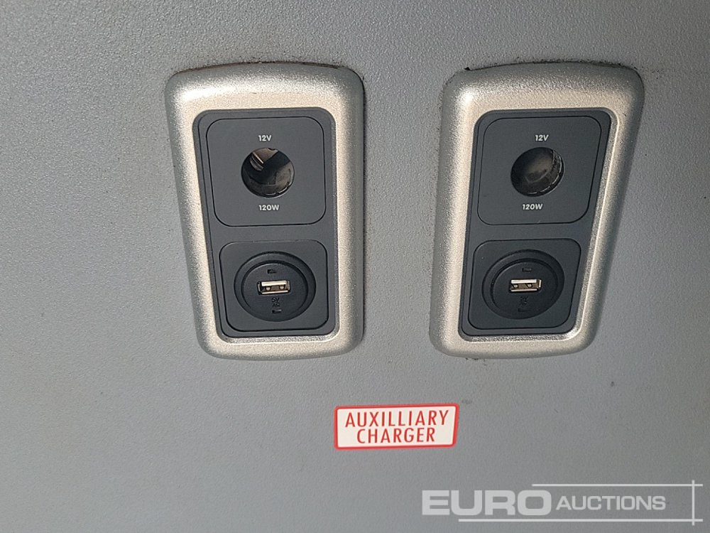 Combi van 2016 Iveco Daily 35S11: picture 21