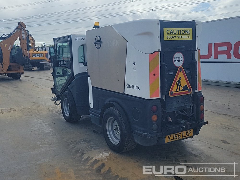 2016 Nilfisk City Ranger 3500 - Road sweeper: picture 3 2016 Nilfisk City Ranger 3500 - Road sweeper: picture 3