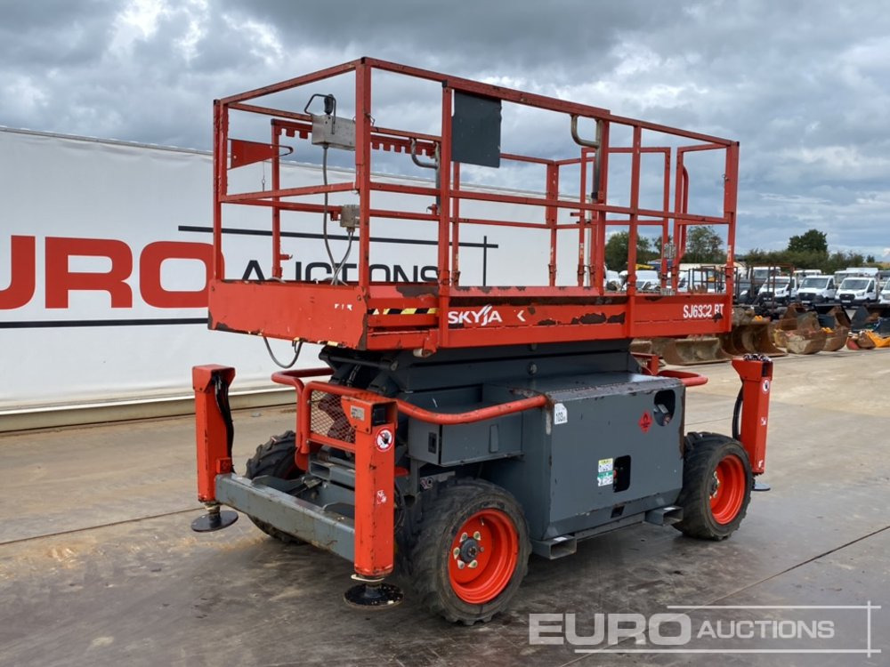 2016 SkyJack SJ6832RT - Scissor lift: picture 3 2016 SkyJack SJ6832RT - Scissor lift: picture 3