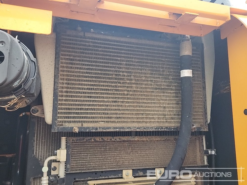 Crawler excavator 2017 Hyundai HX140-L: picture 32