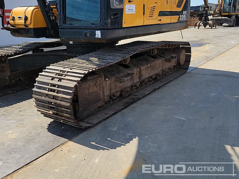 Crawler excavator 2018 Hyundai HX220L: picture 9