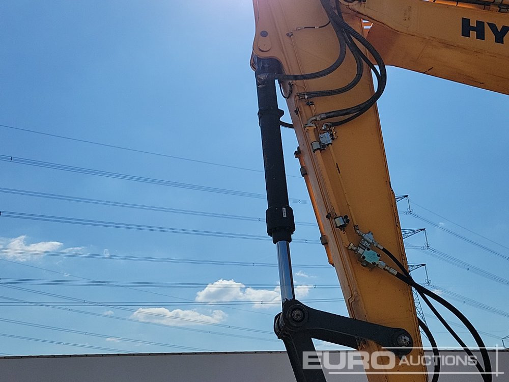 Crawler excavator 2018 Hyundai HX220L: picture 29