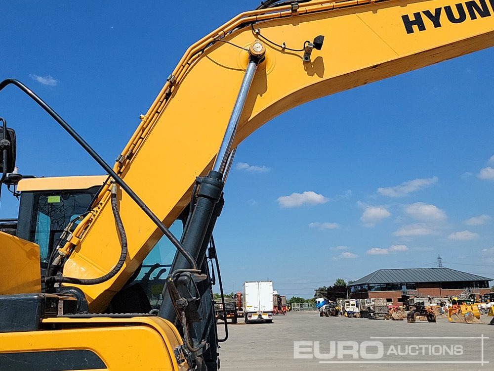 Crawler excavator 2018 Hyundai HX220L: picture 22