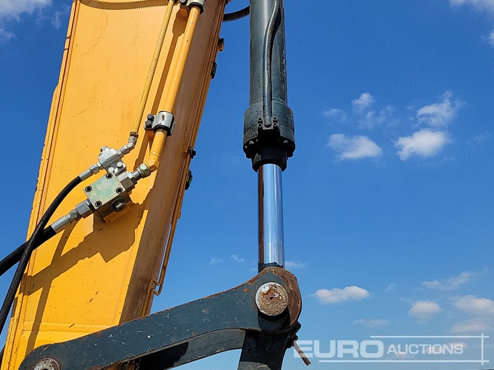 Crawler excavator 2018 Hyundai HX220L: picture 26