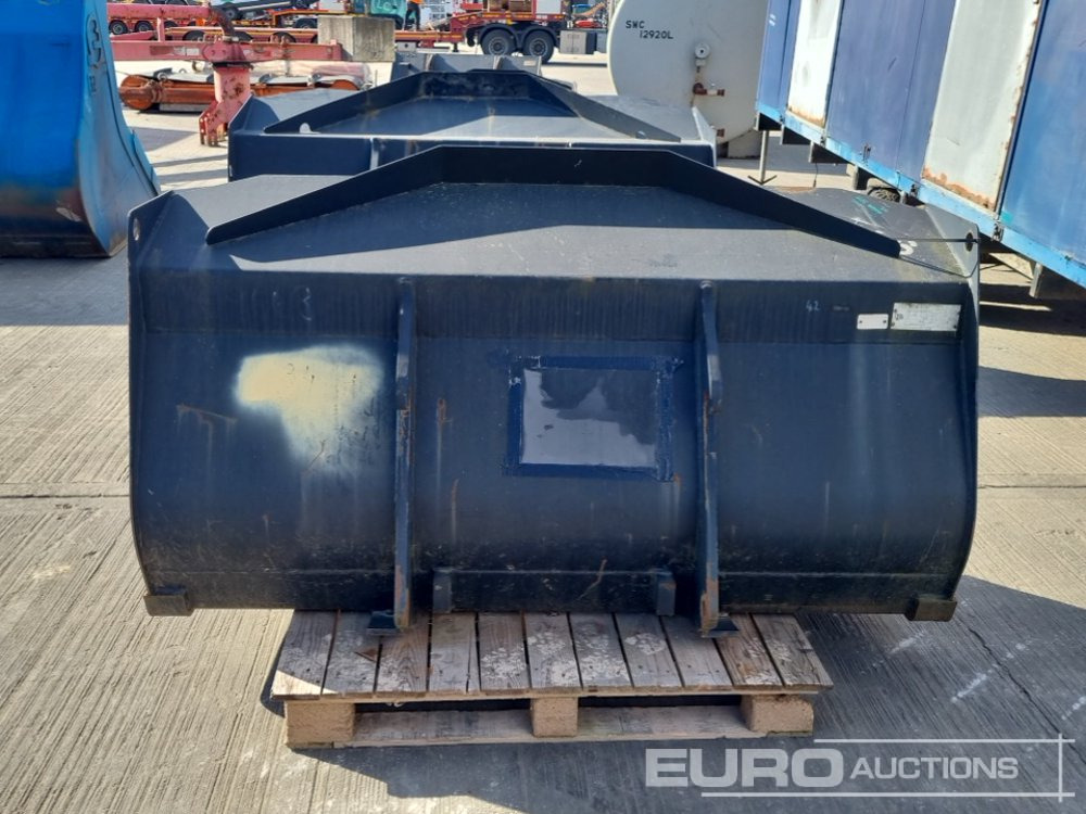 2018 JCB 74" Loading Bucket to suit Wheeled Loader - Bucket: picture 4 2018 JCB 74" Loading Bucket to suit Wheeled Loader - Bucket: picture 4